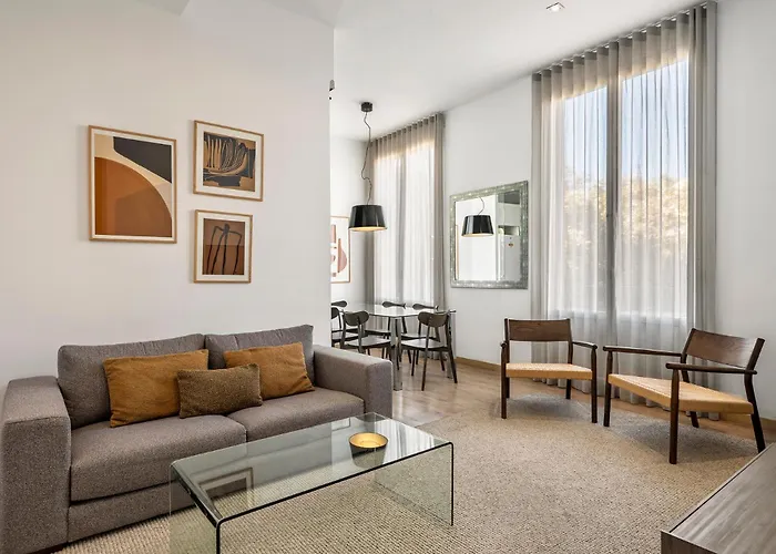 Hotel near College: The Corner Apartments By Aspasios